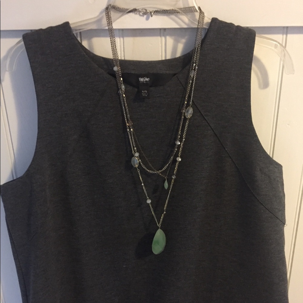 Cute grey jumper with zipper detail